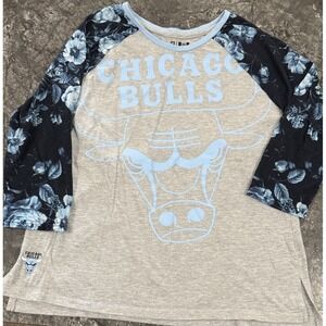NBA Chicago Bulls Womens Raglan Shirt Floral Sleeves Split Hem Logo Sz L
